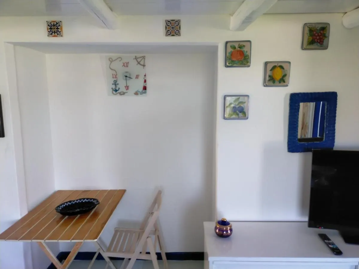 5Sensi Apartment Vulcano  Italy
